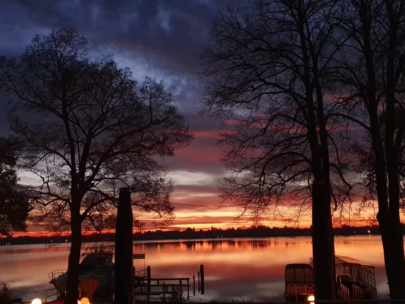 Sonnenuntergang über dem Dämeritzsee mit Blick vom Restaurant Hessenwinkel